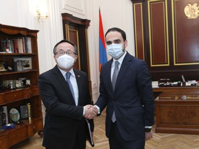 Ավինյանը Չինաստանի դեսպանի հետ քննարկել է հայ-չինական «Շանսի-Նաիրիտ» համատեղ ձեռնարկության աշխատանքը