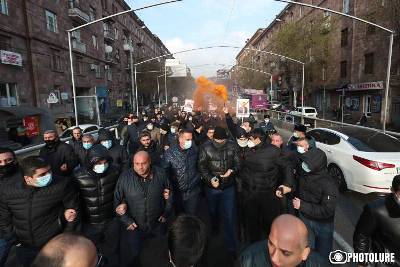 «Հրապարակ». Հայրենիքի փրկության ճակատի շարքերը համալրում են նոր կուսակցություններ. 3-ը հեռացել են