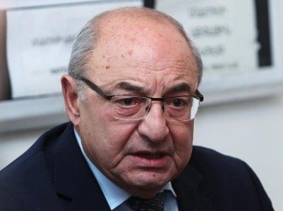 Պատերազմում Ադրբեջանն էլ էր սպառվում. եթե նորմալ ղեկավար ունենայինք, նա շատ մեծ առևտուր կարող էր անել. Վազգեն Մանուկյան