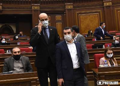 «Հրապարակ». Վարչապետը հանձնարարել է իմքայլականներին դուրս գալ թաքստոցներից ու շփվել մարդկանց հետ