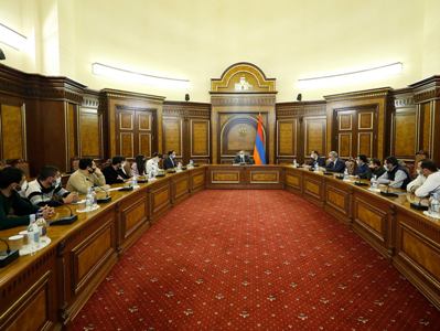 Փաշինյանը հանդիպել է դեռեւս գերության մեջ գտնվող զինվորական եւ քաղաքացիական անձանց ընտանիքների անդամներին. խոսնակ