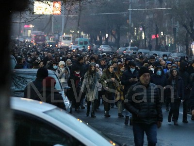 «Նիկո՛լ, հեռացիր». Արժանապատվության երթ Երեւանում՝ Փաշինյանի հրաժարականի պահանջով