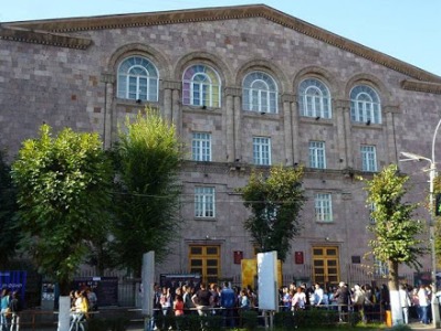 Վանաձորի Պետական Համալսարանի աշխատակիցները պահանջում են վարչապետի եւ կառավարության հրաժարականը