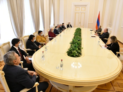 Հրաժարվենք ստից ու կեղծիքից, նայենք ճշմարտությանը. Արմեն Սարգսյանը՝ հանդիպել է մի խումբ մտավորականների հետ