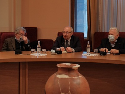 ՀՀ Գիտությունների ազգային ակադեմիայի նախագահությունում տեղի է ունեցել հանդիպում Վազգեն Մանուկյանի հետ