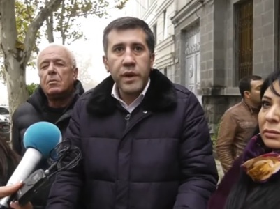 «Այսօր էլ Սյունիքում տարածքներ, ճանապարհ ենք կորցնում. Մենք հարցեր ունենք». Իրավաբանների ակցիան դատախազության մոջ
