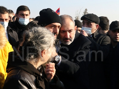 Փաշինյանը մոտեցավ զոհվածների հարազատներին. երթն ավարտվեց