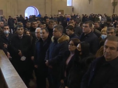 Ընդդիմության սգո երթը հասավ Սուրբ Գրիգոր Լուսավորիչ եկեղեցի. Այստեղ հոգեհանգստյան կարգ է ընթանում