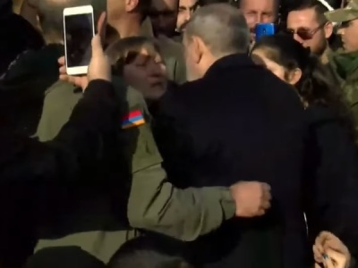 «Նիկո՛լ, իմ տղեն էլ քո տղու նման պիտի ստեղ լիներ, բայց հողի տակ ա»․ որդեկորույս մայրը՝ դիմեց վարչապետին