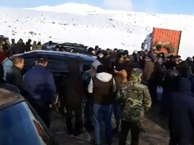 Այնքան ենք մնալու, մինչեւ մեր ուզածին հասնենք, արագ բաց թողեք Գորիսի համայնքապետին․ սյունեցի