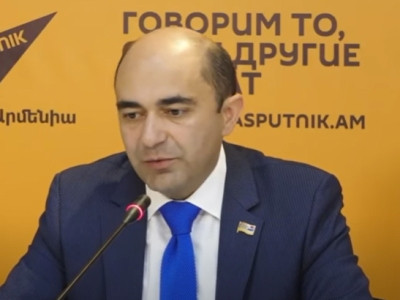 Ժամանակին արեւմտամետ «Լուսավոր Հայաստանը» հիմա կողմ է եւս մեկ ռուսական ռազմաբազային