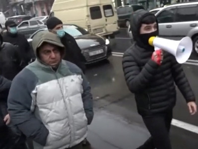 Փաշինյանի հրաժարականը պահանջող քաղաքացիները երթով շարժվում են դեպի Հանրապետության հրապարակ