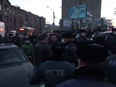 Պատասխան են ակնկալում, թե քանի գերի ունենք, ով է զբաղվում այդ հարցով. Անհնազանդության ակցիա Երեւանում