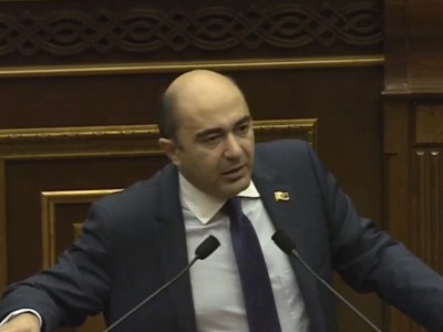Լավ կանեք՝ մանդատը վայր դնեք. վիճաբանություն Էդմոն Մարուքյանի եւ Արմեն Խաչատրյանի միջեւ