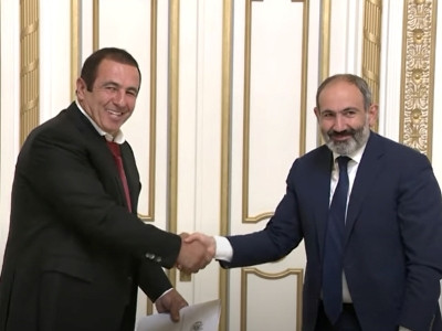 Նիկոլ Փաշինյանը եւ Գագիկ Ծառուկյանը ԱԺ-ում են. նրանց հանդիպումը դեռ չի սկսվել