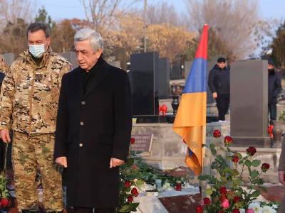 Սերժ Սարգսյանն այցելել է «Եռաբլուր» պանթեոն (ֆոտո)