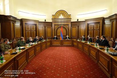 Վարչապետի գլխավորությամբ տեղի է ունեցել Անվտանգության խորհրդի նիստ. ներկա է եղել Արայիկ Հարությունյանը