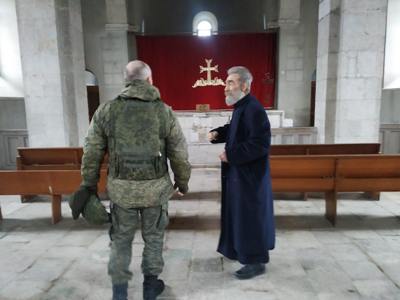 Պարգեւ Սրբազանը խաղաղապահների հետ քննարկել է Ամարասի հարցը