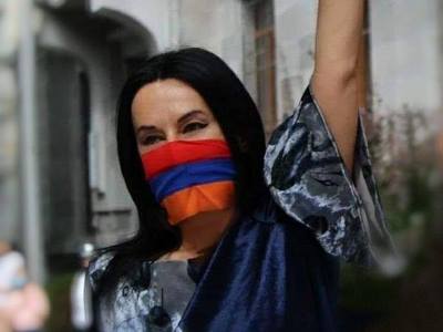 Իմ աջակցությունն եմ հայտնում ձեզ, որովհետեւ Նիկոլը ձեզ վրա բաց է թողել ֆեյքերի ու ֆեյք «քշողների» իր նախիրը. Զոհրաբյան