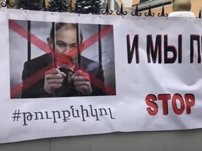 ՌԴ-ում ՀՀ դեսպանատան դիմաց հավաքվել են քաղաքացիներ