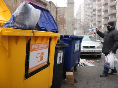 Բակային տարածքներում իրականացվում են թափոնների տեսակավորման թեմայով իրազեկման աշխատանքներ