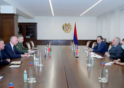 ՀՀ պաշտպանության նախարարն ընդունել է Բելառուսի դեսպանին. Քննարկել են պաշտպանության ոլորտում համագործակցությունը
