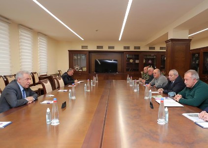 Պաշտպանության նախարարն ընդունել է ԵԿՄ վարչության պատվիրակությանը