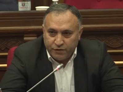 Ինչո՞ւ մինչեւ հիմա չկան այդ դավաճանների անունները. ԲՀԿ-ական պտգամավորը՝ Փաշինյանին
