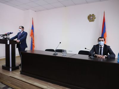 «Առաջնահերթ է մարզում միասնության, համերաշխության մթնոլորտի ձեւավորումը». Պապիկյանը ներկայացրել է Շիրակի նոր մարզպետին