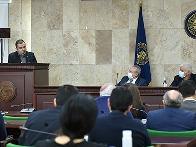ԵՊՀ պորֆեսոր Արմեն Թռչունյանը հետմահու պարգեւատրվել է 1-ին աստիճանի մեդալով. Այն նախարարը հանձնեց որդուն