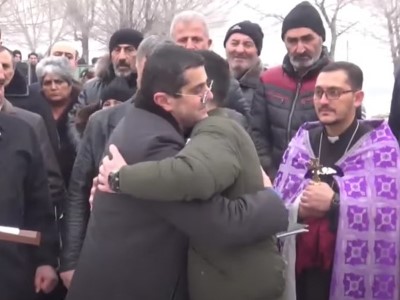 «Ուզում եմ խոնարհվել, Էդգար ջան». Արայիկ Հարությունյանը Արցախի հերոսի կոչում շնորհեց սերժանտ Էդգար Մարկոսյանին