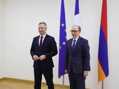 Արա Այվազյանը հանդիպել է Ֆրանսիայի արտաքին գործերի պետքարտուղարի եւ նրա գլխավորած պատվիրակության հետ