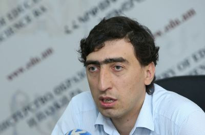 Այն, ինչ հիմա առաջարկվում է ընդդիմության կողմից, դա փակուղային տարբերակ է. Սմբատ Գոգյանը՝ իշխանափոխության մասին
