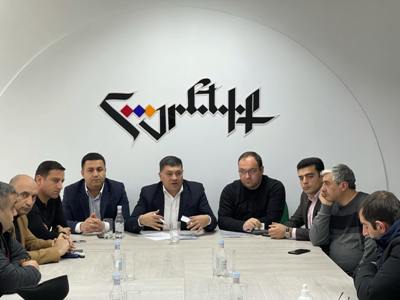 «Հայրենիք» կուսակցության ներկայացուցիչները Շիրակի մարզային գրասենյակում քննարկել են երկրի ներքաղաքական իրավիճակը