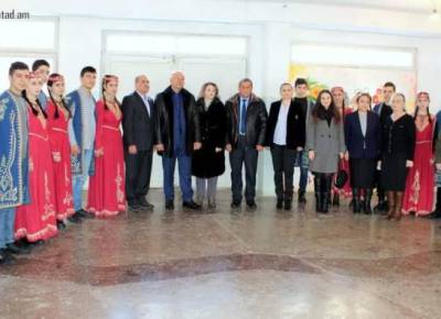 «Հրապարակ». Հայկական կողմը կրկին հետ է նահանջել, իսկ Սյունիքի մարզպետը հանդեսների է մասնակցում