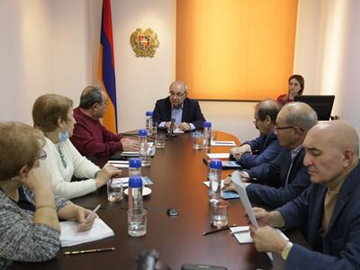 Վազգեն Մանուկյանը հանդիպել է կրթության ոլորտի փորձագետների եւ գիտնականների հետ