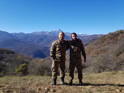 Բերման են ենթարկվել խաղաղ ակցիայի տասնյակ մասնակիցներ, այդ թվում՝ Տարոն Ղազարյանը և Հայկ Մանուկյանը