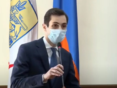 Ես սա համեմատում եմ ռեստորանում սպասարկման հետ. մատուցողը մոտենում է, բայց ժամերով պատվերը չի գալիս. Խաժակյան