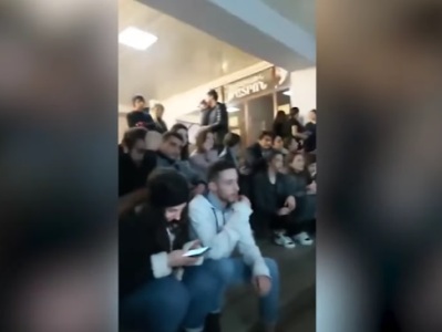 «Ըստ օդում կախված լուրերի՝ Թատերական ինստիտուտը լիցենզիայից զրկվելու է». ուսանողների բողոքի ակցիան