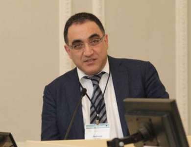 «Իրավունք». Արմեն Դարբինյանը գտել է պաշտպան՝ ի դեմս Ավինյանի․ նա ամեն ինչ կանի, որ Դարբինյանը մնա ռեկտորի պաշտոնում