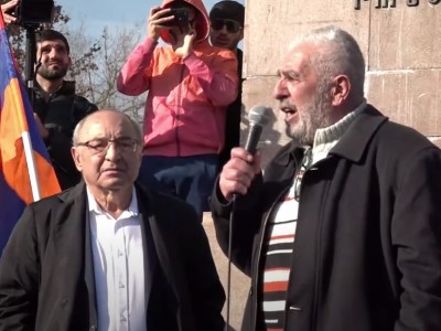 Այսօր երկրի տերը զինվորն է, ոչ թե այս թափառական, քյանդրբազի լարը կապած դավաճանները. սյունեցի ազատամարտիկի կոչը