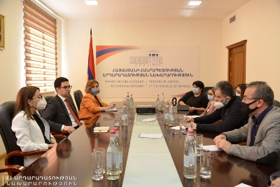 Ռուստամ Բադասյանը քաղհասարակության ներկայացուցիչների հետ քննարկել է բարեփոխումներին նոր թափ հաղորդելու մասին