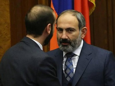 Նիկոլ Փաշինյանը մեծ թվով մեքենաներով եւ ուժեղացված անվտանգությամբ եկել է ԱԺ. Հանդիպում է Արարատ Միրզոյանի հետ. 168.am