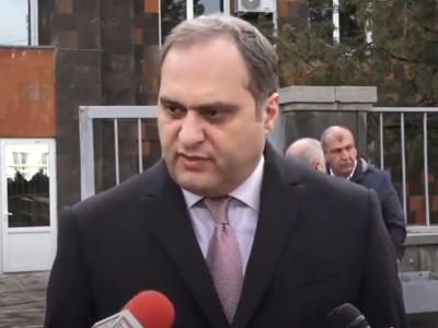 «Կա պետական դավաճանության հիմնավոր կասկած».Ակցիա դատարանի մոտ՝ ի պաշտպանություն իրավաբանների