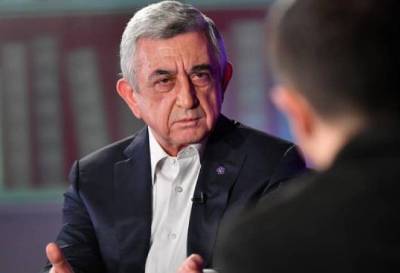 «Հրապարակ». Ինչ-որ պահից քաղաքական դաշտում շատ հարգի է «կրուտիտի» երեւույթը, եւ այդ ոճը, պարզվեց, անչափ գայթակղիչ է
