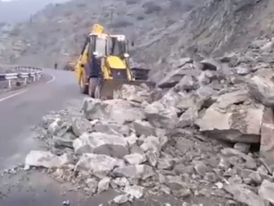 Քարաթափում Մեղրիի լեռնանցքում․ ճանապարհահատվածը միակողմանի փակ է (վիդեո)