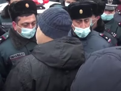 «Դուք ձեր երեխաների ճակատագրի հետ եք խաղում». Դավիթ Հարությունյանը՝ ոստիկաններին