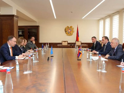 Պաշտպանության նախարարն ընդունել է ԵՄ հատուկ ներկայացուցչին եւ բարձրացրել ռազմագերիների վերադարձի հարցը