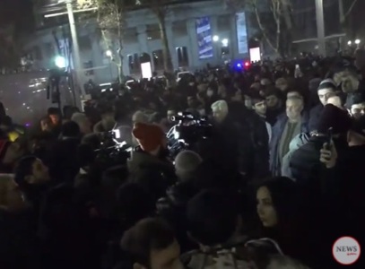 Բողոքի երթի մասնակիցները Ֆրանսիայի հրապարակ մտնող 4 մուտքերը փակեցին