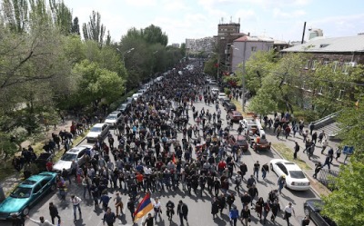 «Ժողովուրդ». Ինչու ընդդիմությանը չի հաջողվում Նիկոլ Փաշինյանի օրինակով ապակենտրոն պայքար սկսել
